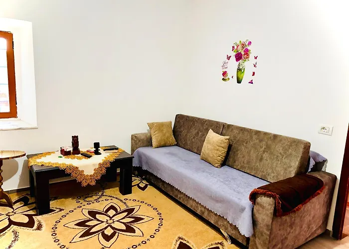 Ndoj Bukmire 山林小屋 *